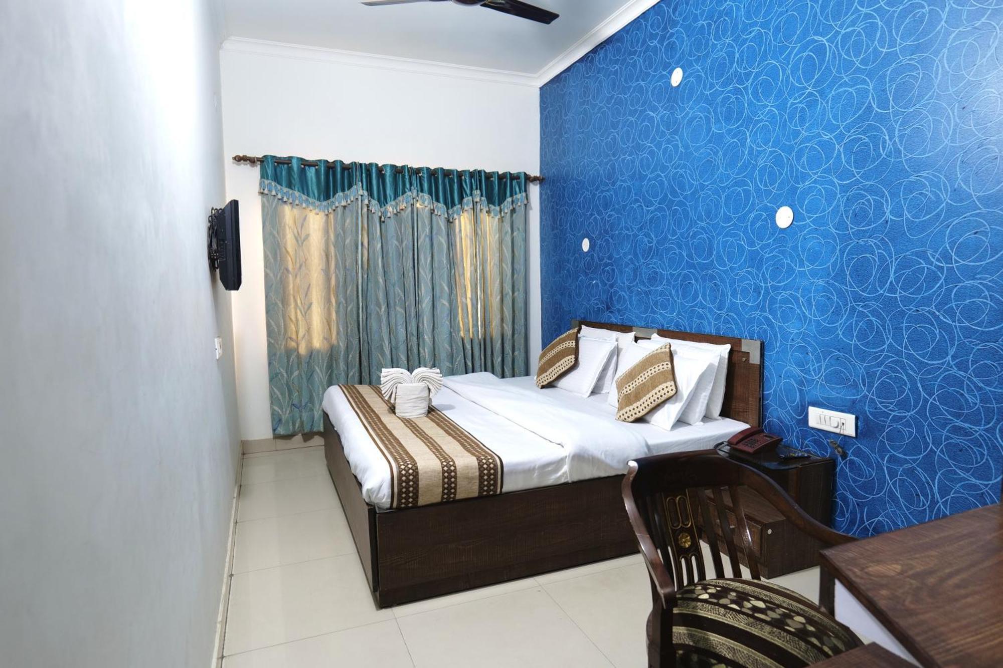 Hotel Holiday Comfort Amritsar Exterior photo