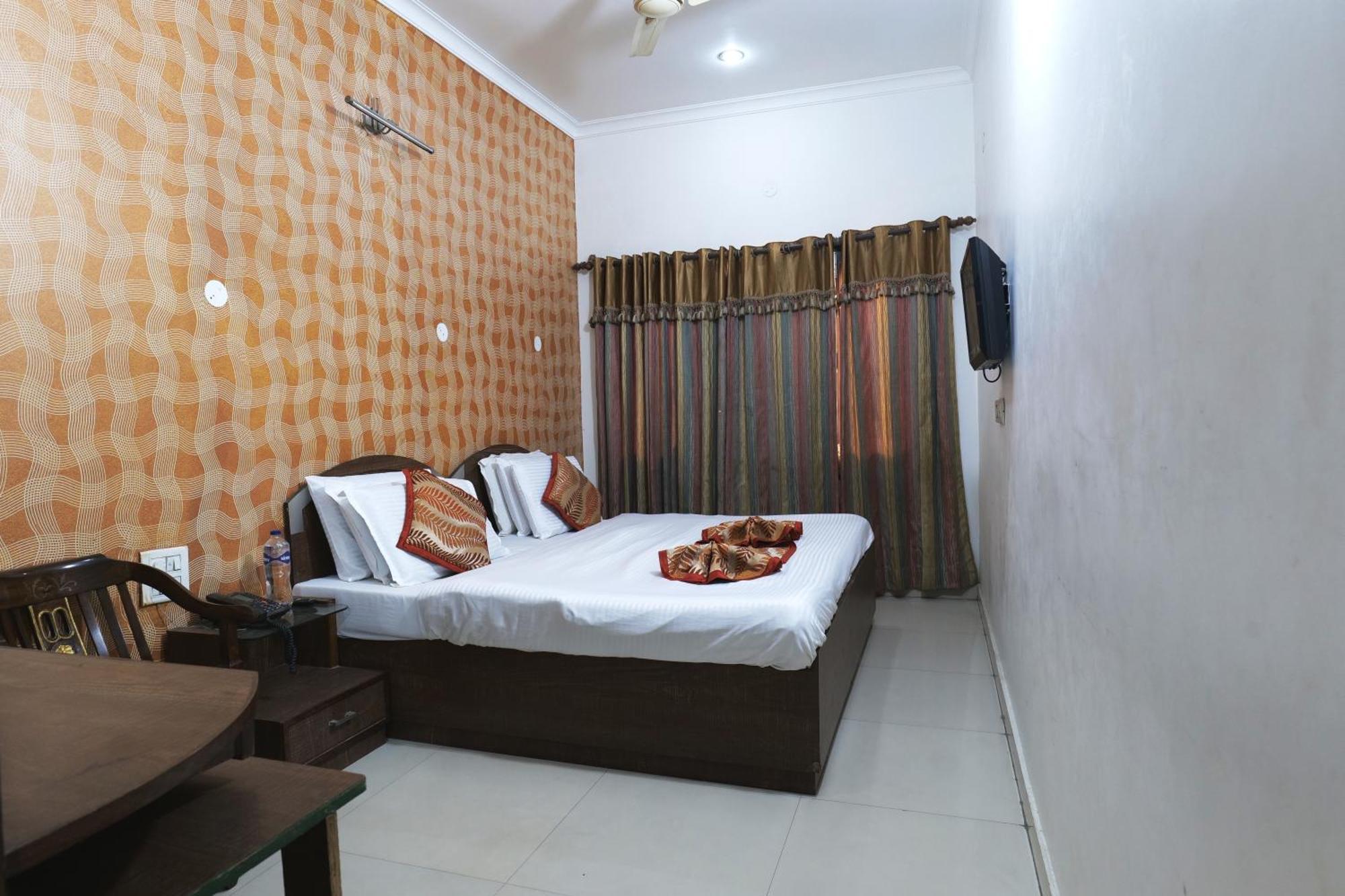 Hotel Holiday Comfort Amritsar Exterior photo